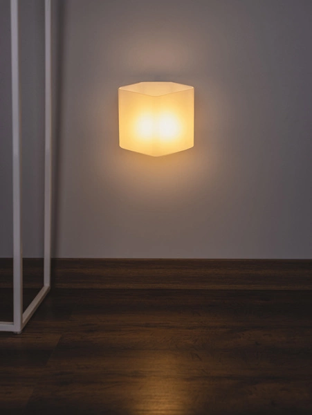 Space Wall Lamp 1xLED Integrated 420lm 3000K 6,5W White Metal/White Glass 1120112